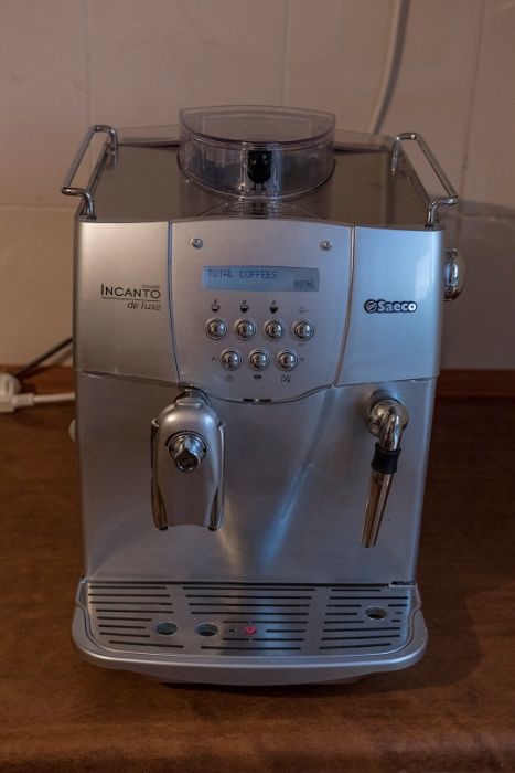 Кофеварочная машина-автомат, кофеварка SAECO Incanto de Iuxe