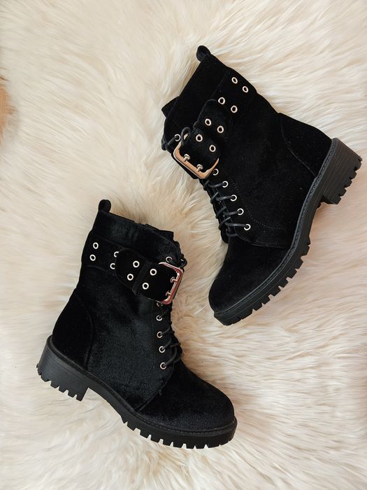 Czarne botki workery trapery welurowe z metalowymi sprzączkami 37