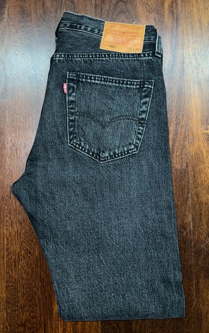 Levi's 501 W32 cinzenta