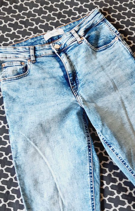 Jasne jeansy skinny 36