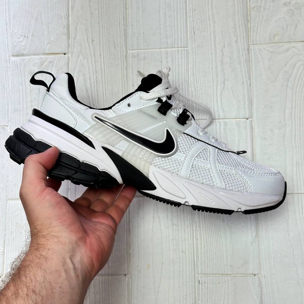 Чоловічі кросівки nike v2k run