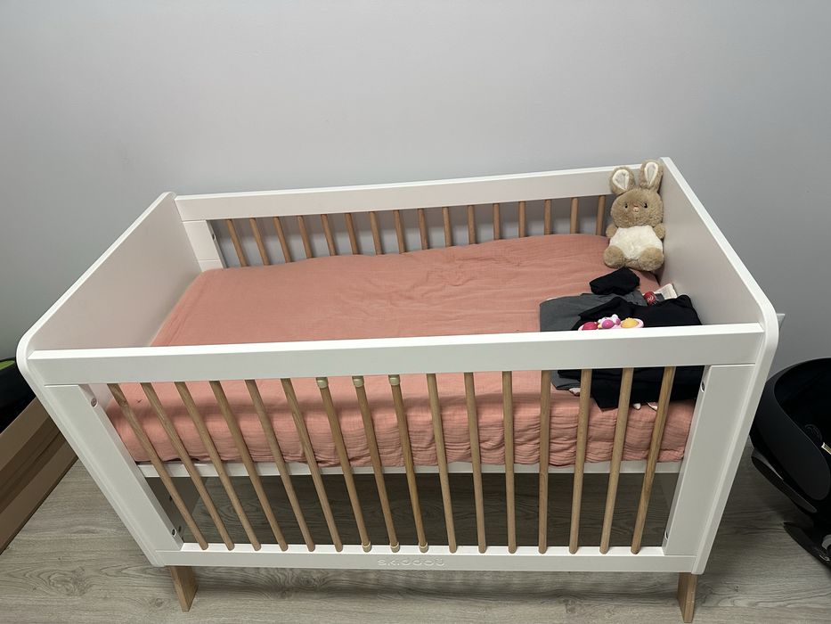 Berço de bebé novo