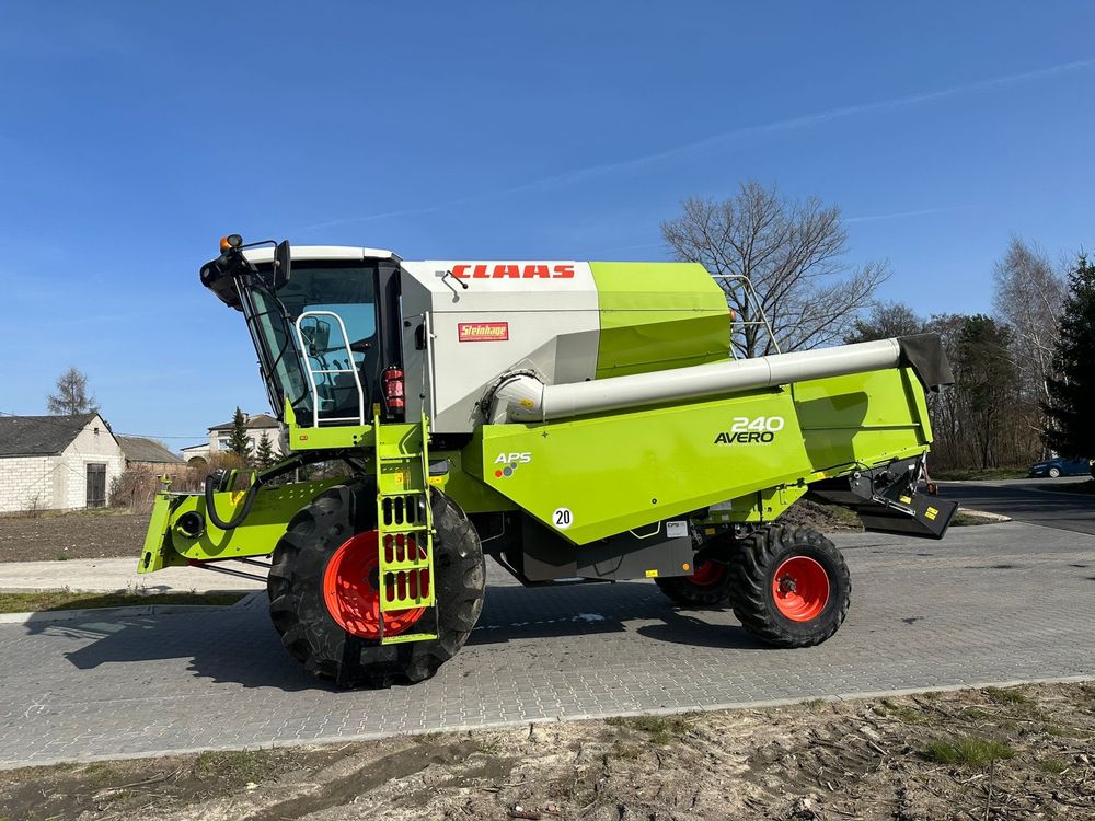 Claas Avero 240