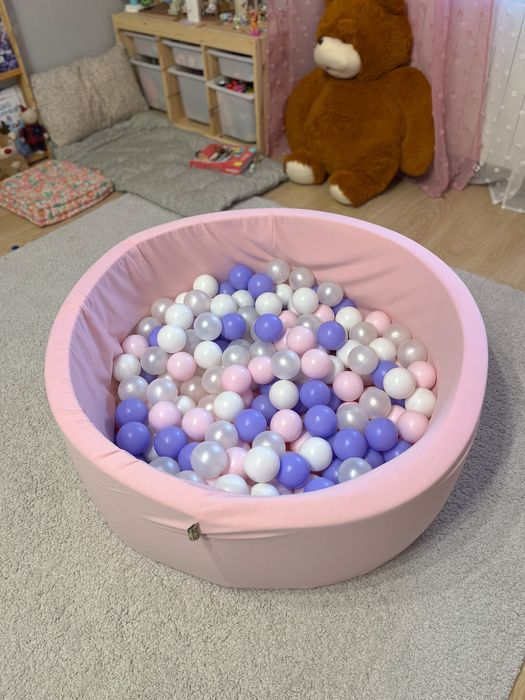 Сухий басейн з кульками