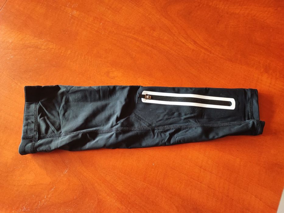 Sportowy długi rękaw na rękę z kieszonką na telefon