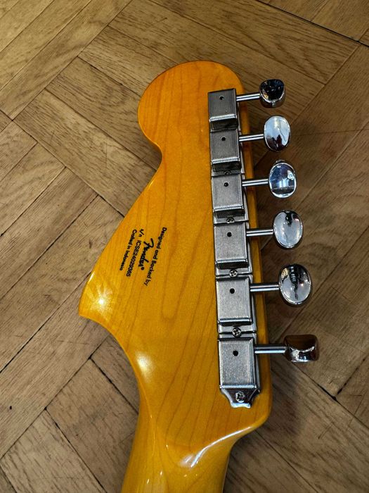 Новий Squier Limited Edition Classic Vibe '70s Jaguar, Gold Sparkle