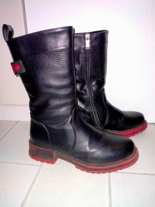 Зимові чоботи (сапожки), 37 р., устілка 23-23,4 см