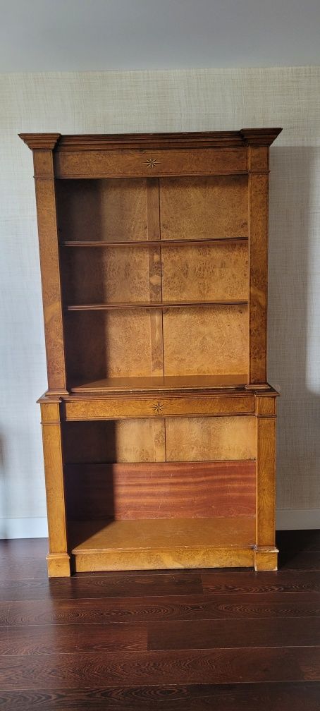 Base de cama com estante para livros