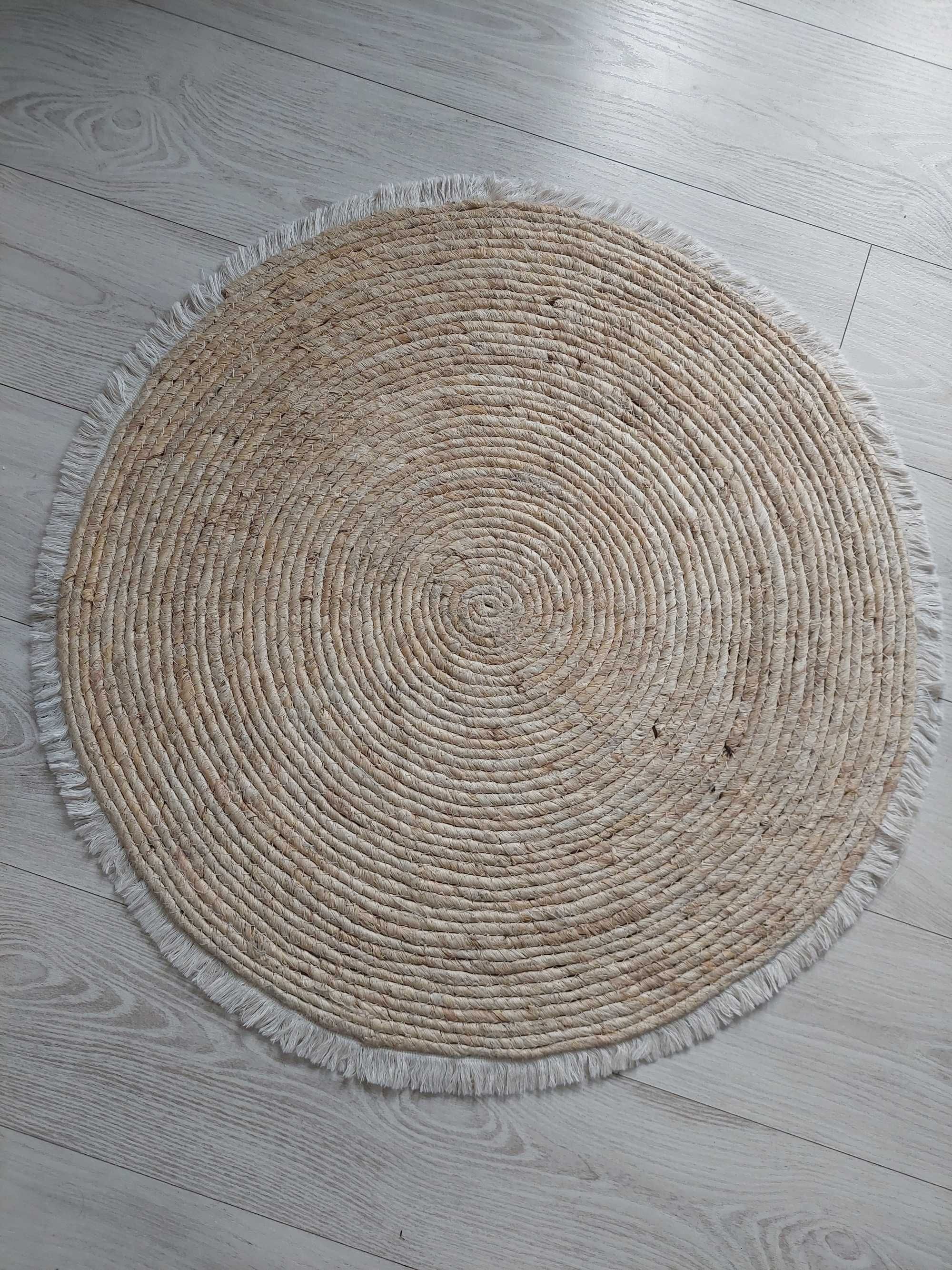 Okrągły dywan w stylu boho