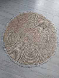 Okrągły dywan w stylu boho