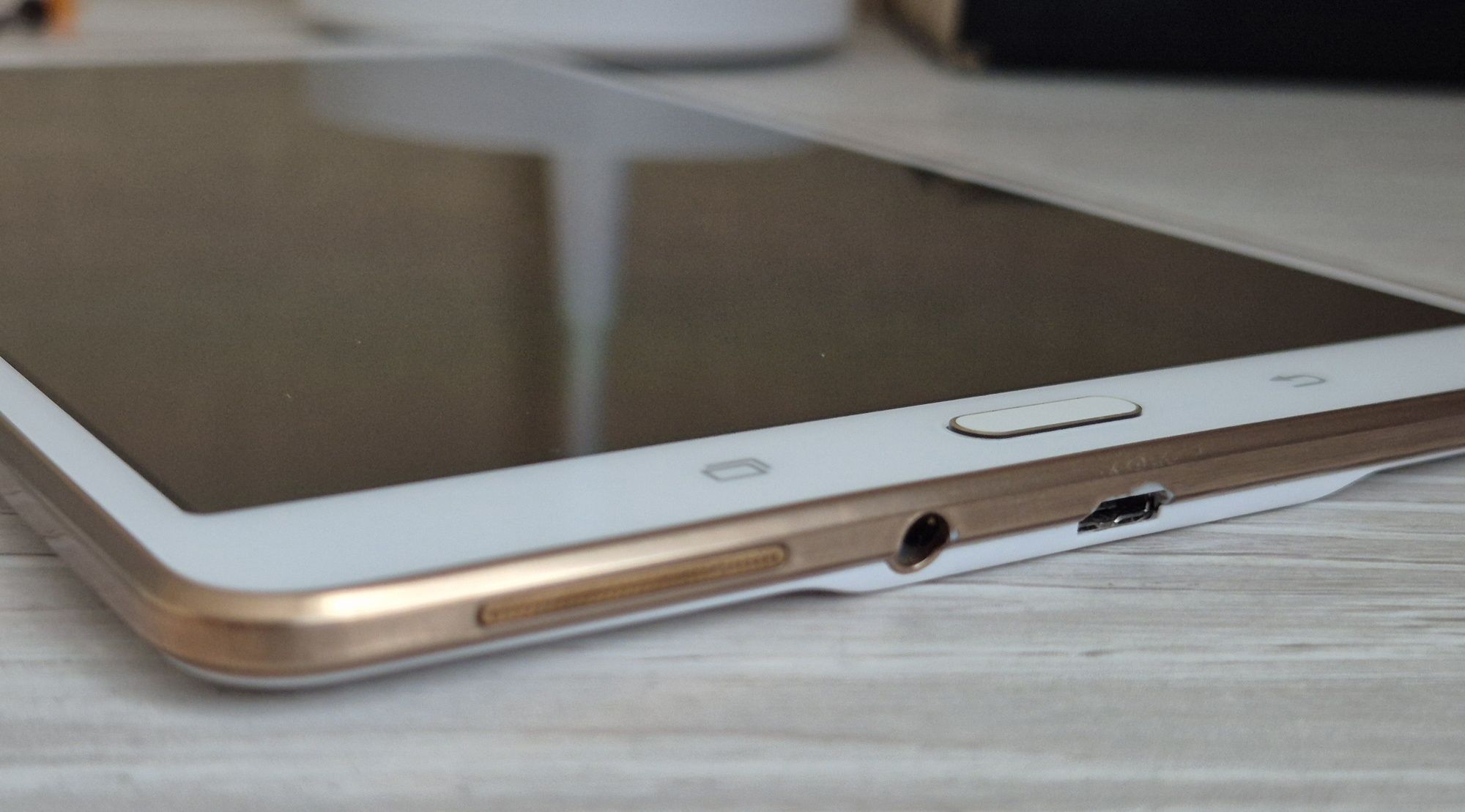 Планшет Samsung SM-T700 (Galaxy Tab S 8,4")