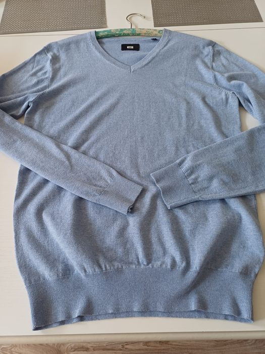 Męski sweterek w serek WE rozm M.