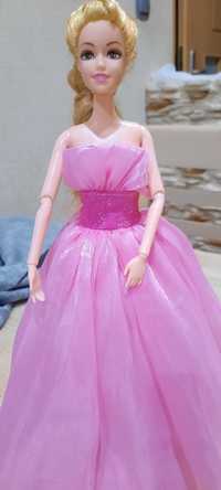 Lalka Barbie tańczącą