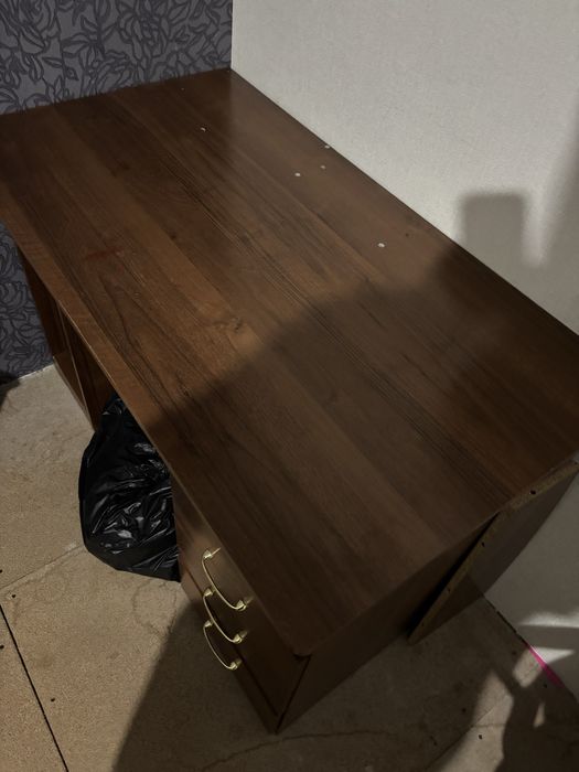 Стол писмений хорошоє состояниє самовивоз