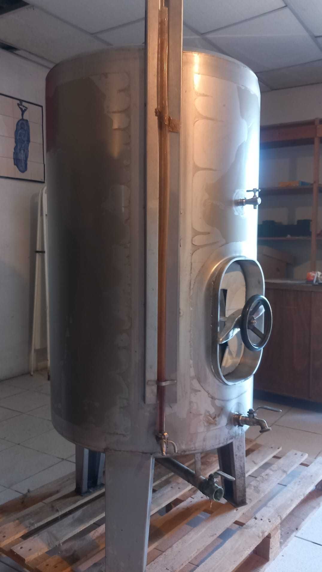 Material vindima (dorna, cubas de inox 250 e 350)