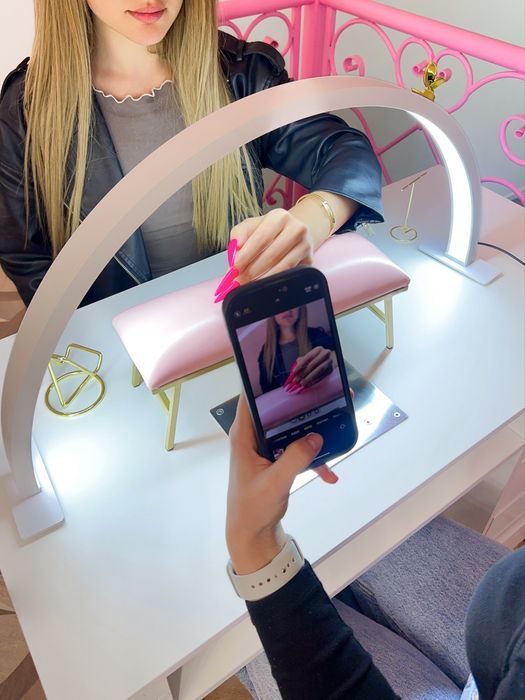 Оренда манікюр, візажний стіл, кушетка, педикюр Львів