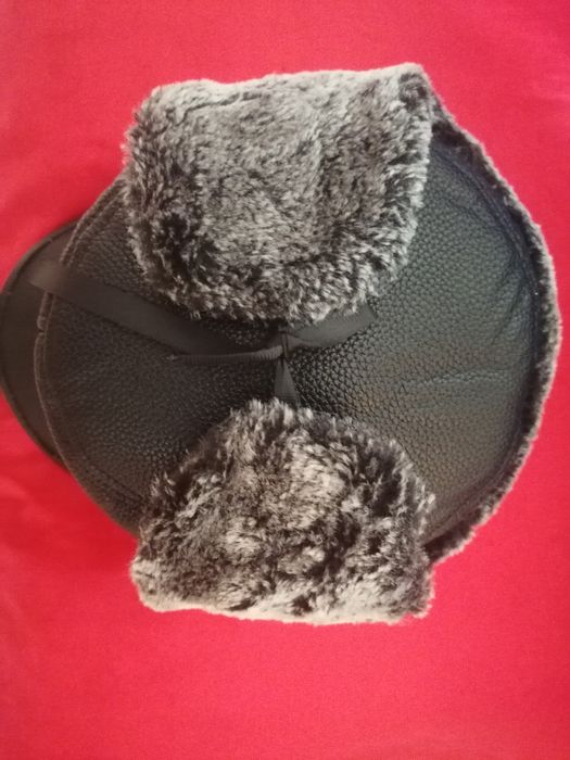 Продам мужскую зимнюю кепку с отложными ушками.