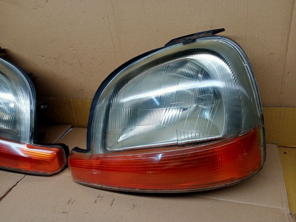 Komplet reflektorów lamp przód Kangoo I 99 rok