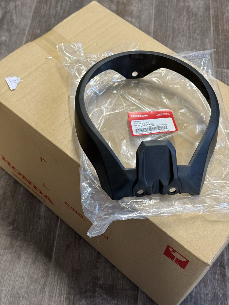 Nowa oryginalna ramka lampy oslona honda cb650r rok 24+