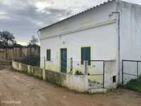 Moradia T3 em terreno com 2700 m2 em Ferreiras, Algarve