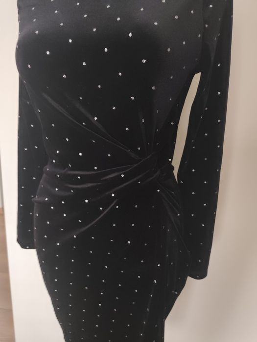 Welurowa sukienka MIDI wyszczupla 40