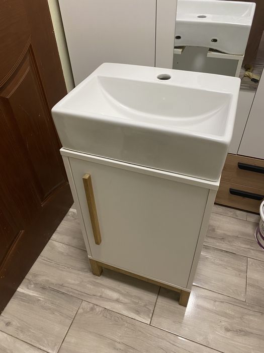 Szafka z umywalką mała