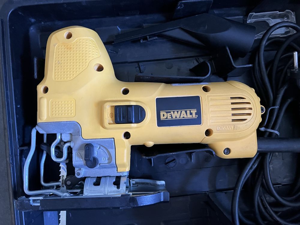 Мережевий  лобзик Dewalt DW 343