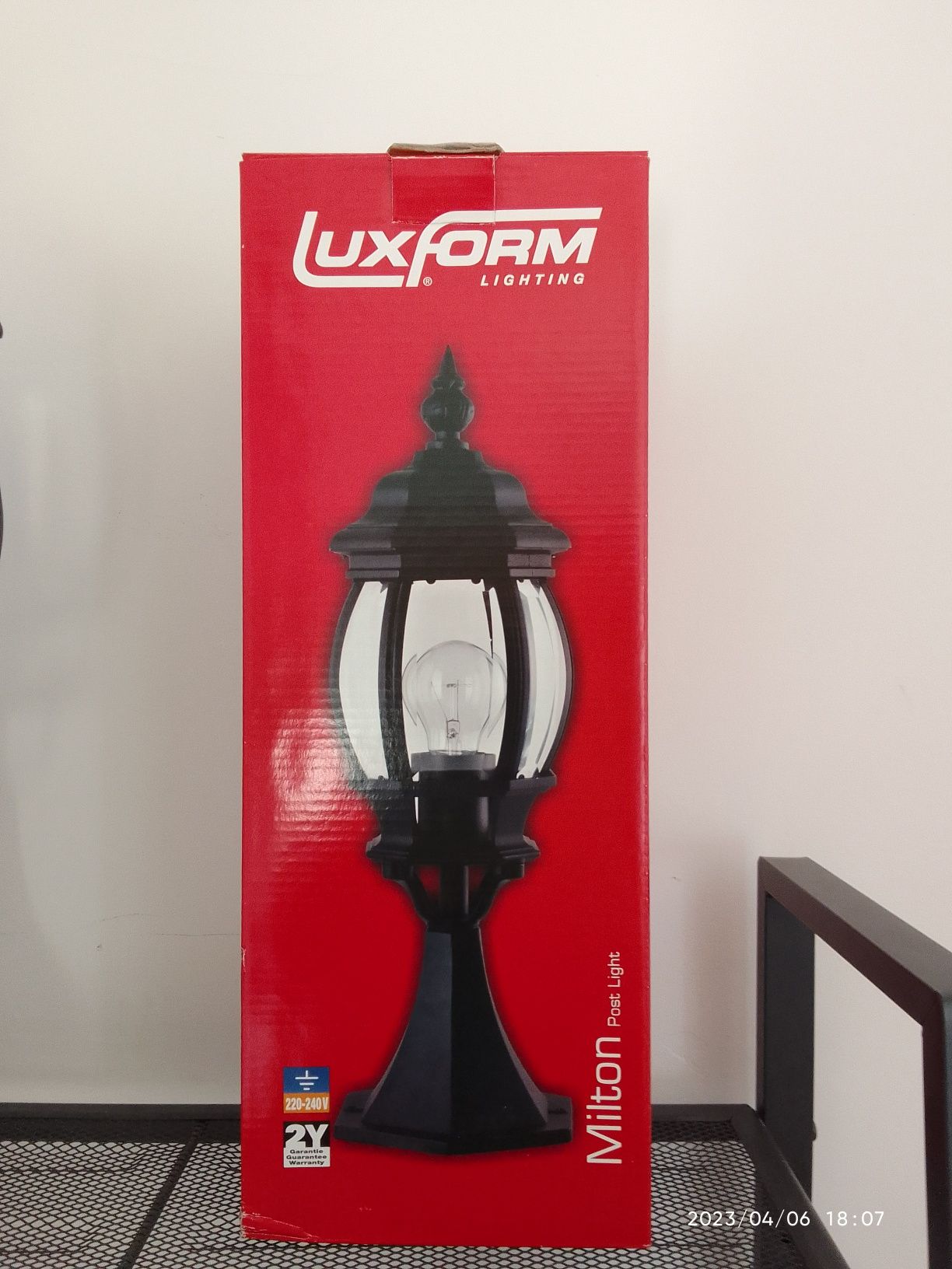 Lampa NOWA stojąca na prąd MILTON firmy Luxform