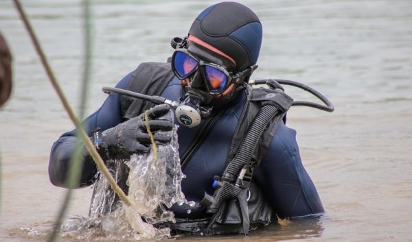 Водолаз. Найду ваши утерянные вещи под водой.