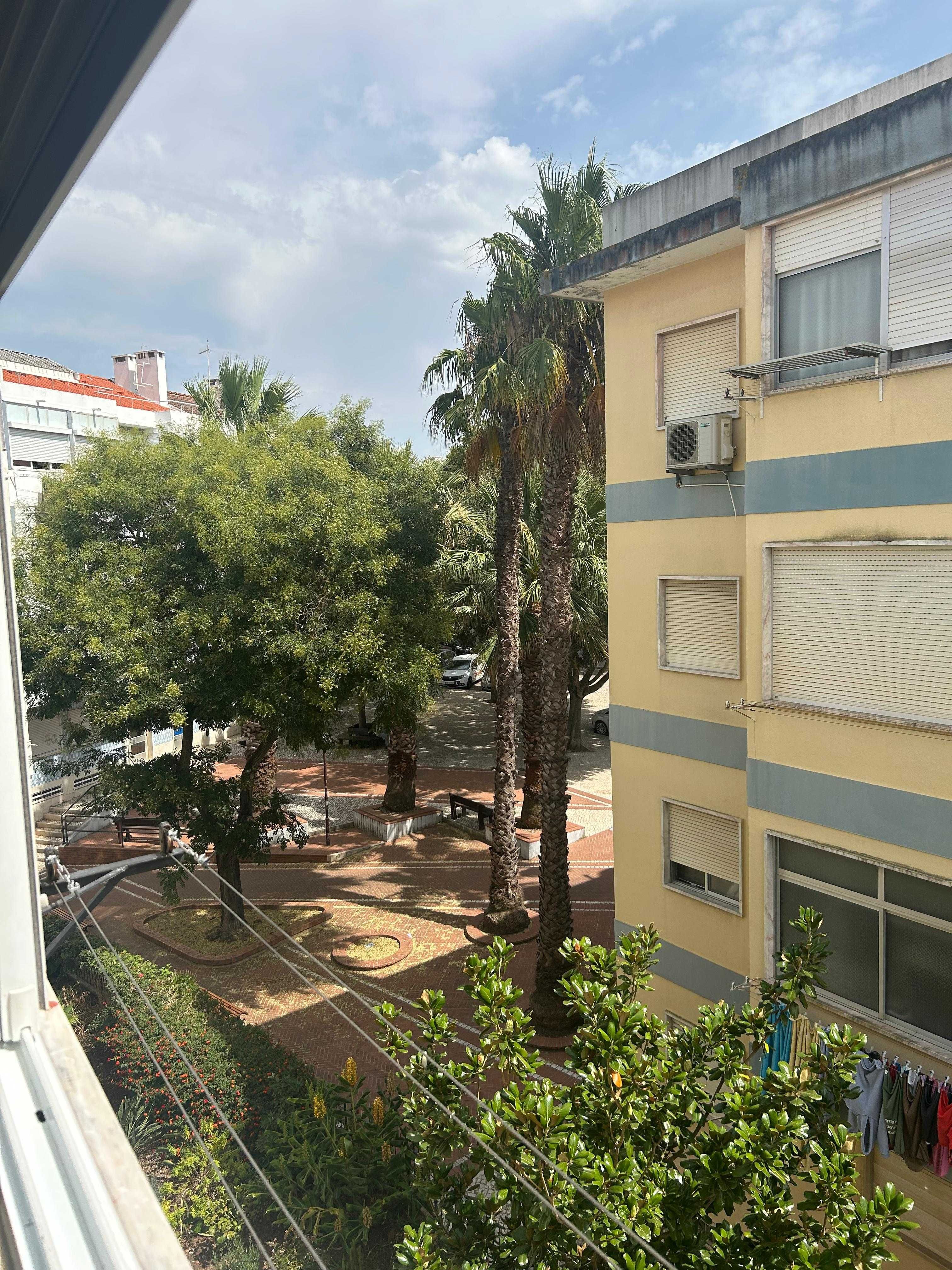 Apartamento T2 no Centro de Queijas
