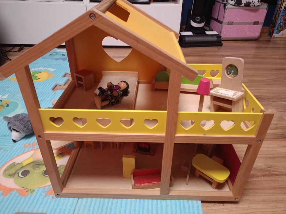 Domek dla lalek z akcesoriami