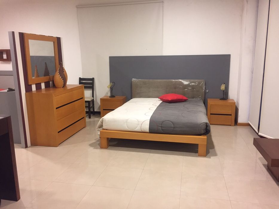 Quartos de casal lacado NOVO e outros vendo para alugar espaço