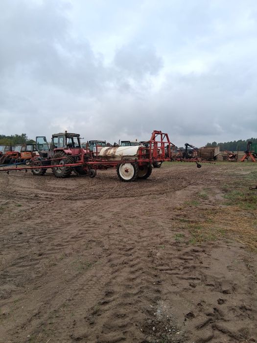 Opryskiwacz 2500l szerokość 20m ramiona hydrauliczne Lindus