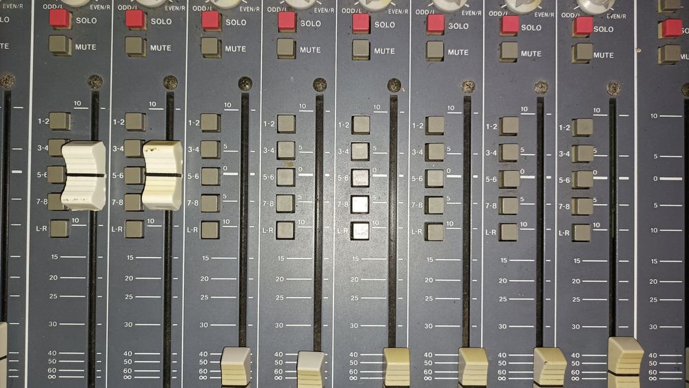 Mesa de mistura de som Tascam M1600