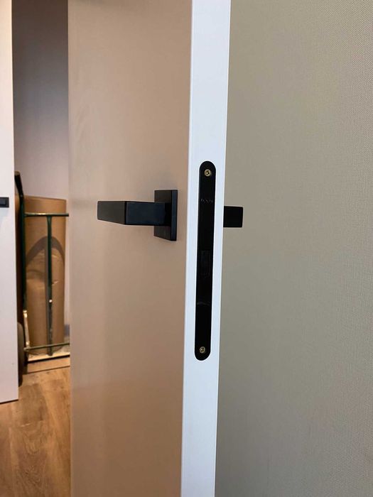 Установка межкимнатных дверей