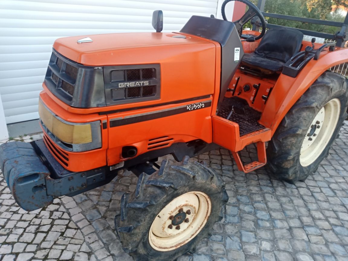 Trator Kubota GT3