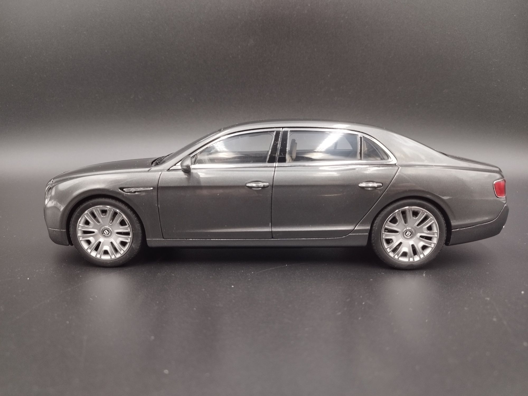 1:18 Kyosho Bentley Flying Sour W12 model