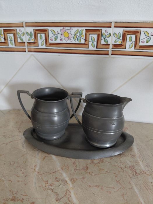 VENDO Peça Decorativa em Metal