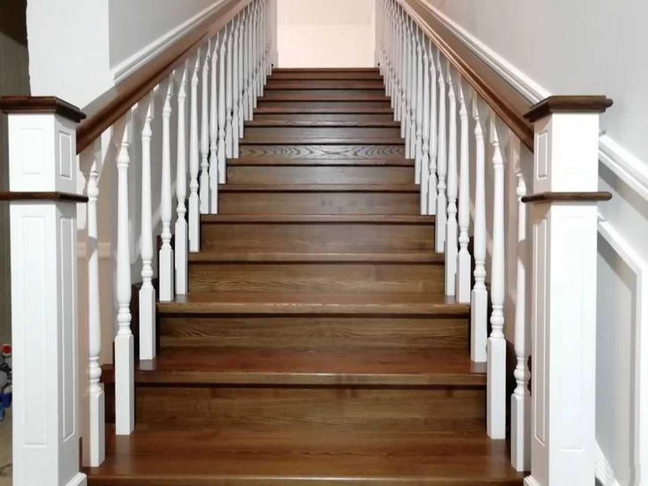 Отделка Обшивка Облицовка лестниц Лестница на второй этаж