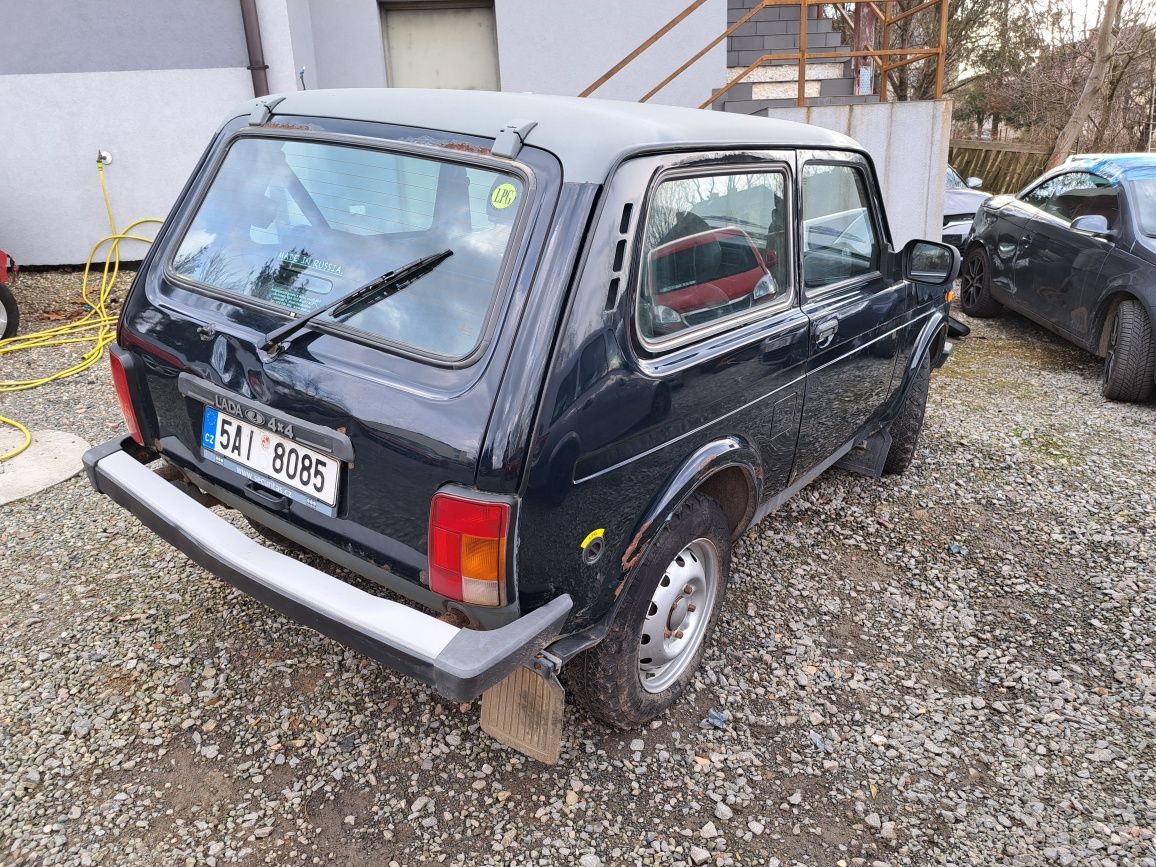 Lada Niva 1.7 benzyna + gaz  rok 2016 do poprawek