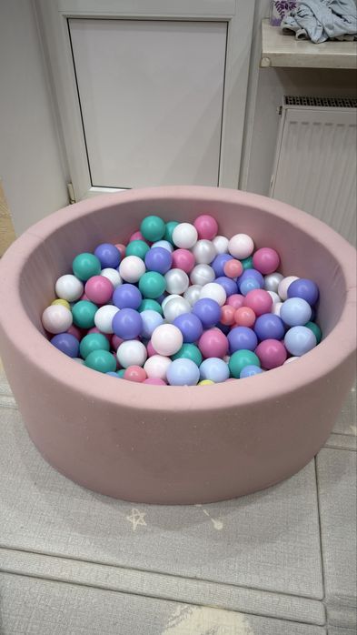 Сухий басейн з кульками