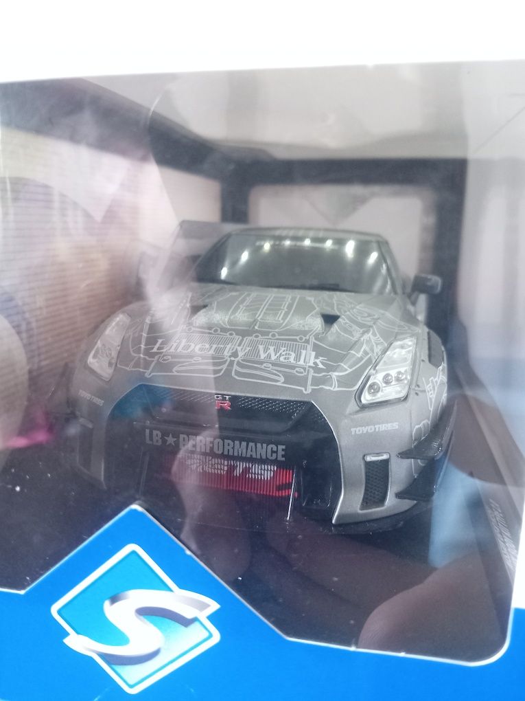 Nissan Skyline 1 18 LBWK