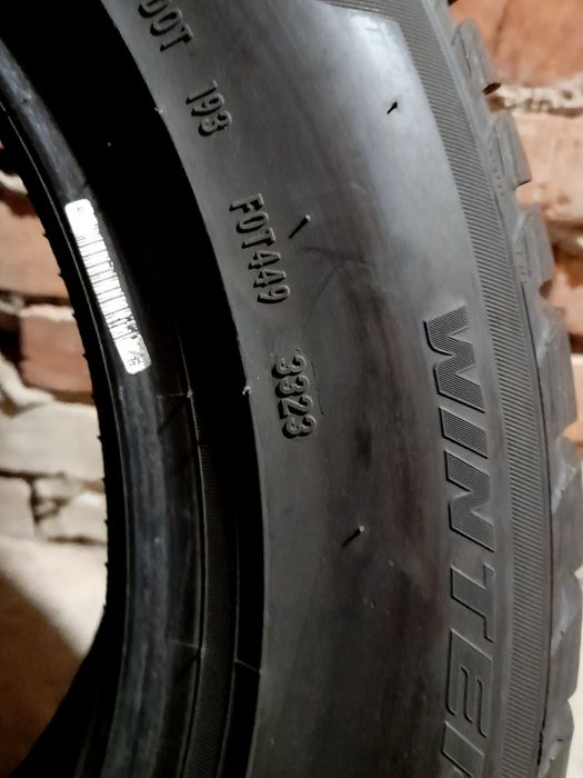 Opony zimowe Pirelli 215/60/16. 2024r.