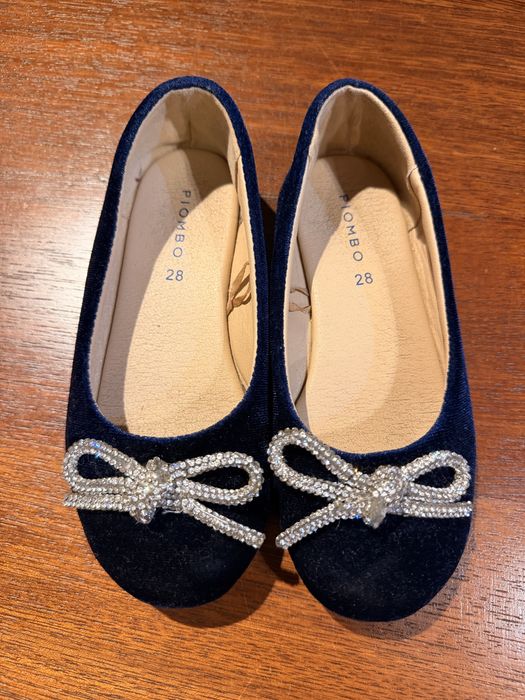 Sliczne aksamitne granatowe balerinki ze srebrnymi kokardkami r. 28