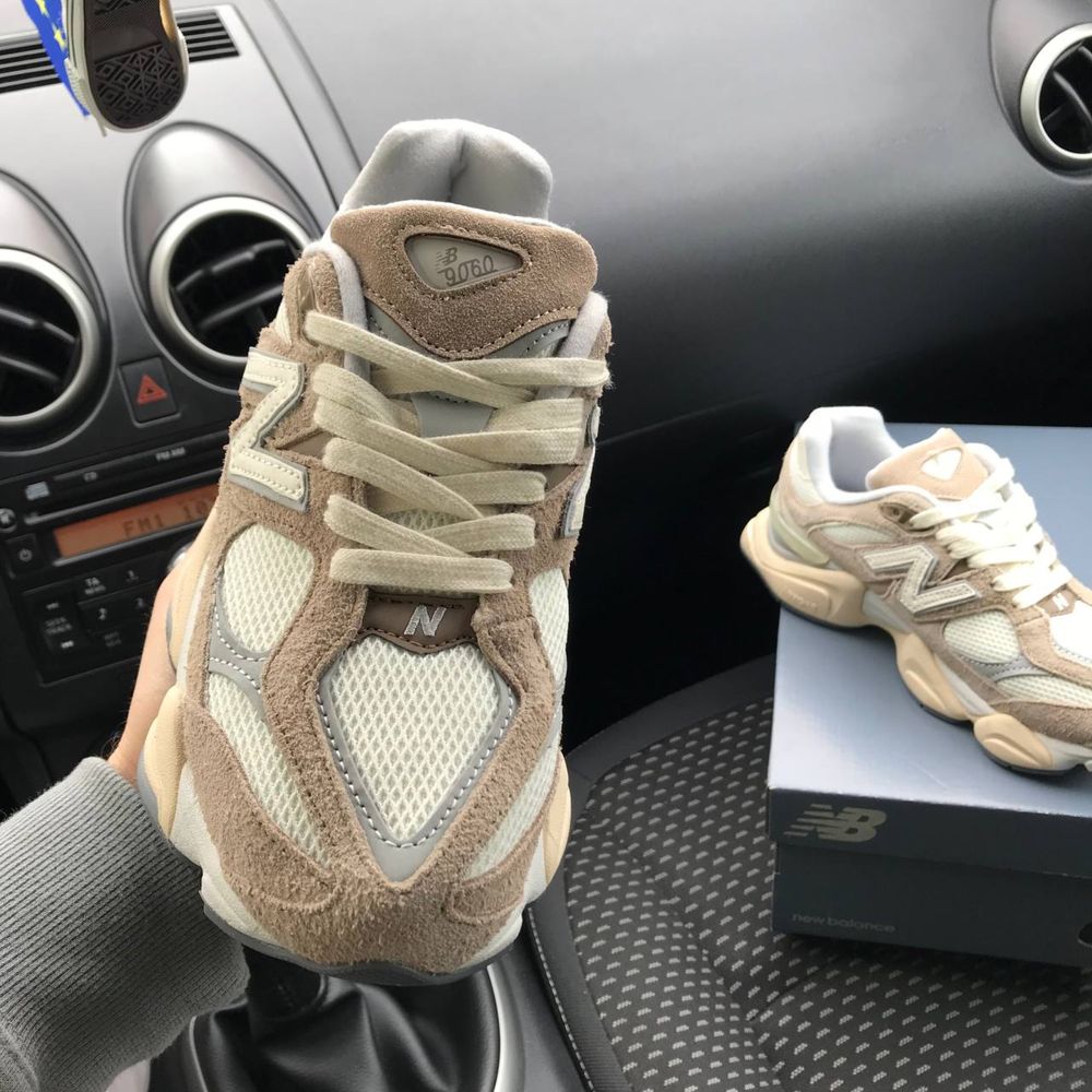 Жіночі кросівки нюбеланс бежеві з білим New balance 9060 beige white