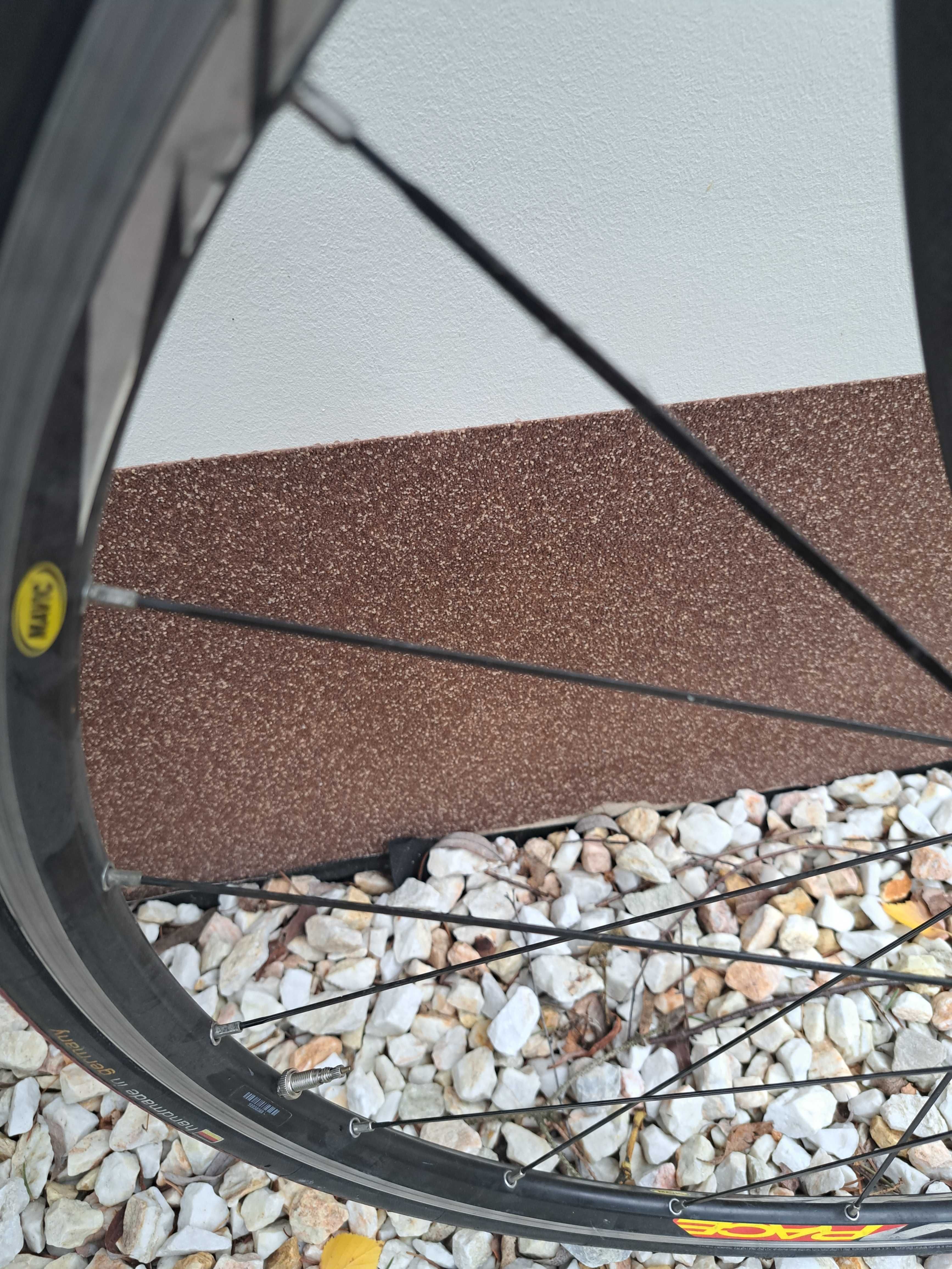 Rower szosowy karbonowy FELT