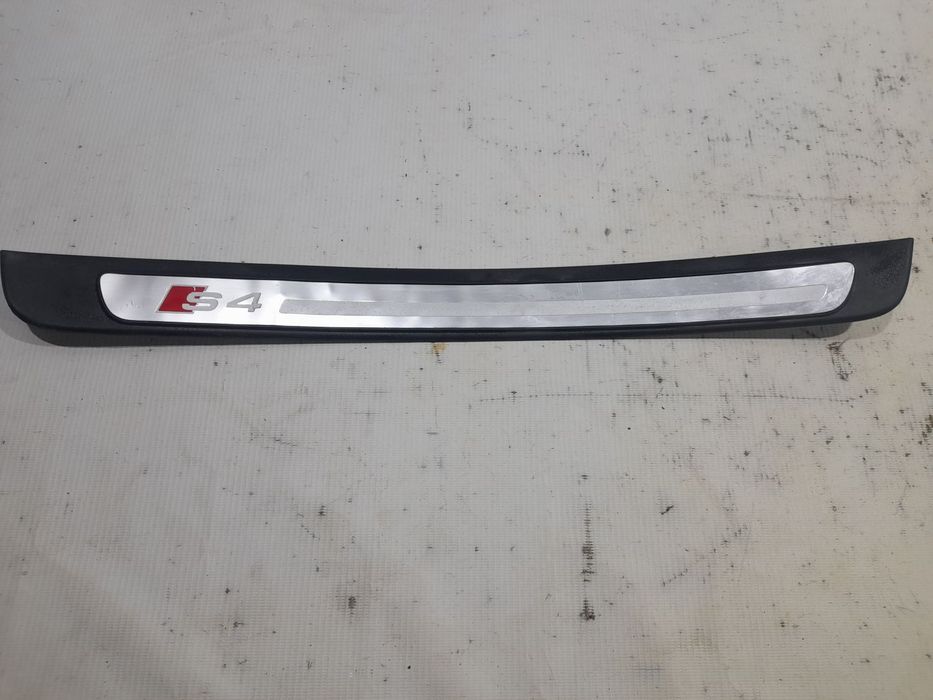 Накладка на порог внутренняя правая передняя 8K0853374A01C для Audi S4