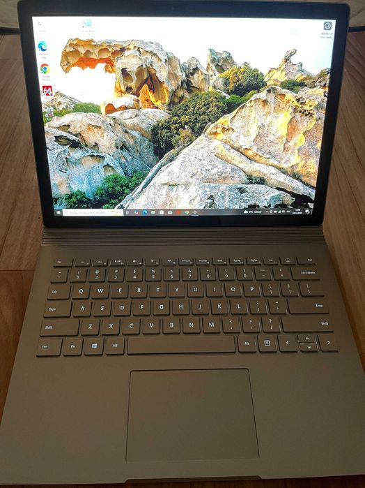 Microsoft Surface book Windows 10 pro/ i7/16gb/ssd 512