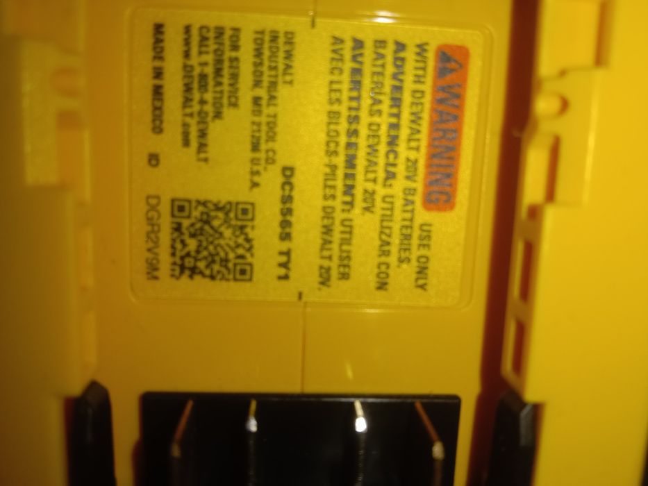 Пила дискова (циркулярна) DeWalt DCS565B