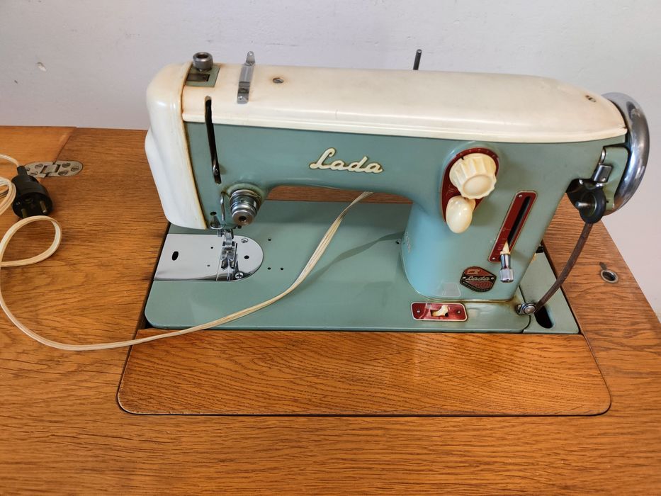 Maszyna do szycia "Lada"